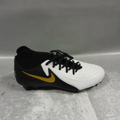 PAIR OF NIKE SKIN PHANTOM LUNA CYCLONE 360 FOOTBALL BOOTS IN WHITE/BLACK/GOLD SIZE UK 6