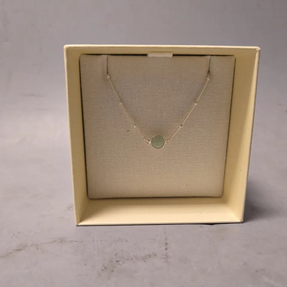 BOXED DAISY HEALING STONE CHAIN BRACELET