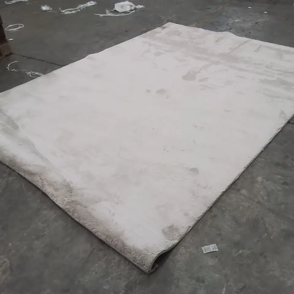 QUALITY DESIGNER AREA RUG - APPROXIMATELY 280X200CM