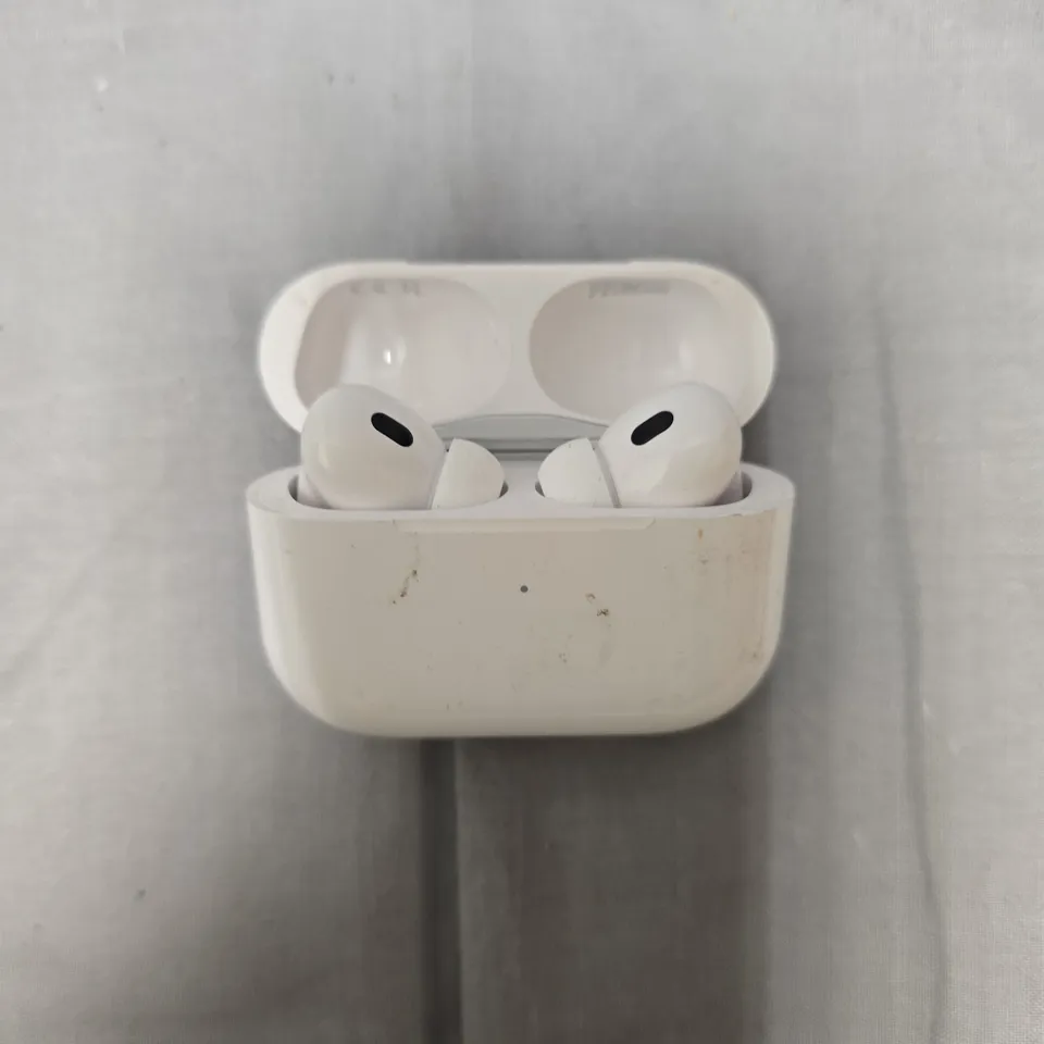 APPLE WIRELESS EARPHONES - MODEL UNSPECIFIED 