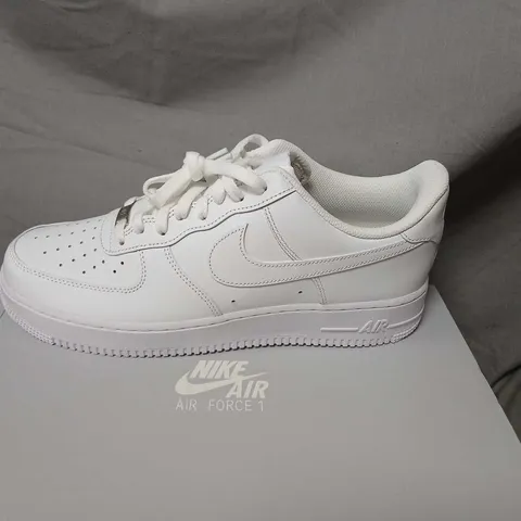 NIKE AIR FORCE 1 '07 WHITE SNEAKERS SIZE 10