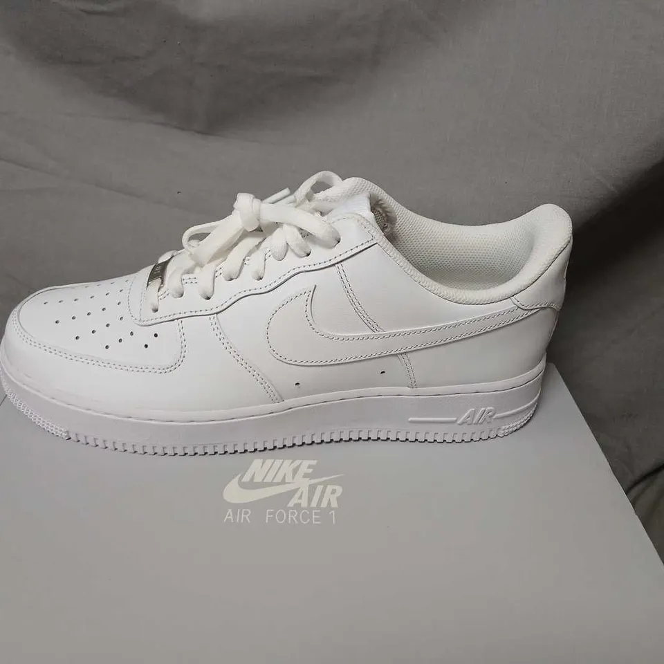 NIKE AIR FORCE 1 '07 WHITE SNEAKERS SIZE 10
