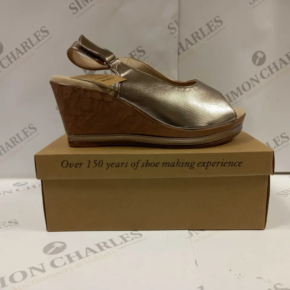 BOXED PAIR OF CUSHION WALK ONE TOUCH SNAKE WEDGE SHOES IN PEWTER - SIZE 6