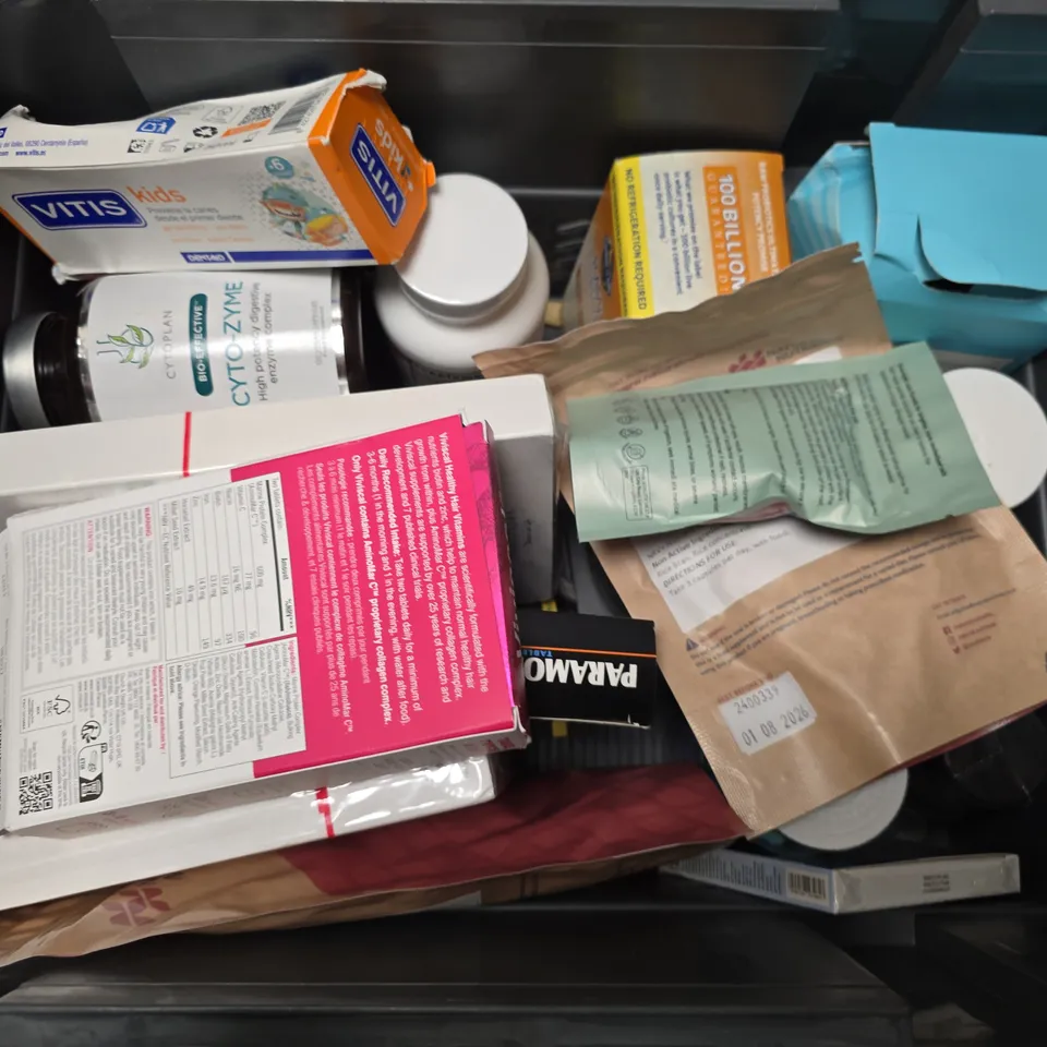 APPROXIMATELY 12 ASSORTED VITAMIN/HEALTH AID PRODUCTS TO INCLUDE PROEPA, CYTO-ZYME, CUPROFEN, ETC - COLLECTION ONLY