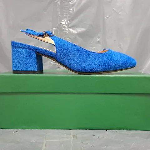 BOXED PAIR OF UNBRANDED CLOSED TOE BLOCK HEEL SANDALS IN BLUE SIZE EU 36