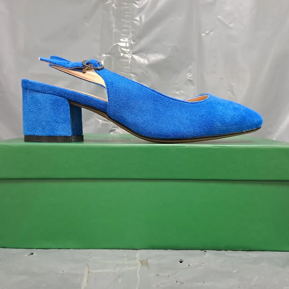 BOXED PAIR OF UNBRANDED CLOSED TOE BLOCK HEEL SANDALS IN BLUE SIZE EU 36