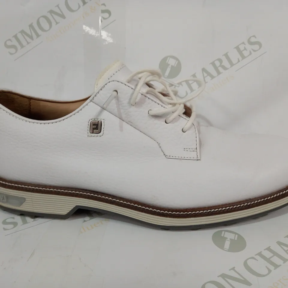 PAIR OF DRYJOYS PREMIERE SERIES SHOES IN WHITE UK SIZE 8