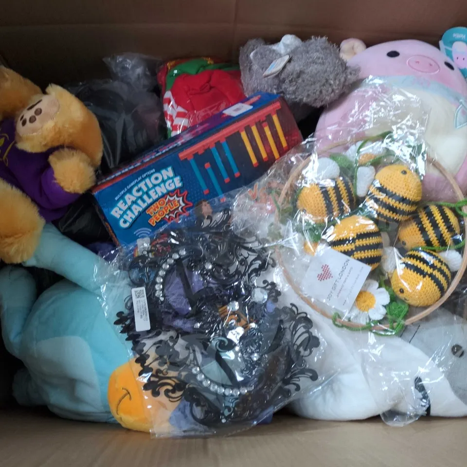 LARGE BOX OF APPROXIMATELY 20 ASSORTED TOYS AND GAMES TO INCLUDE TEDDIES, HAND SPEED GAME AND FANCY DRESS