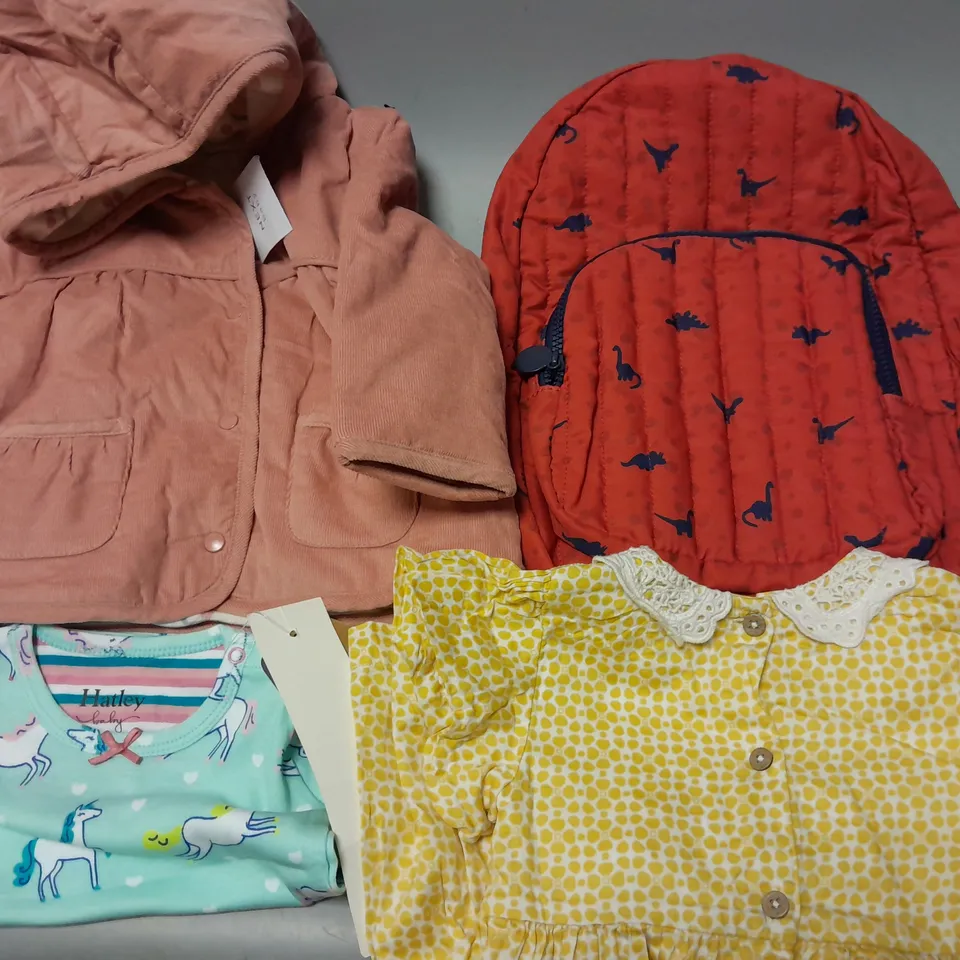 BOX OF APPROX 15 ASSORTED KIDS CLOTHING ITEMS TO INCLUDE - BACKPACK , COAT , PANTS ETC