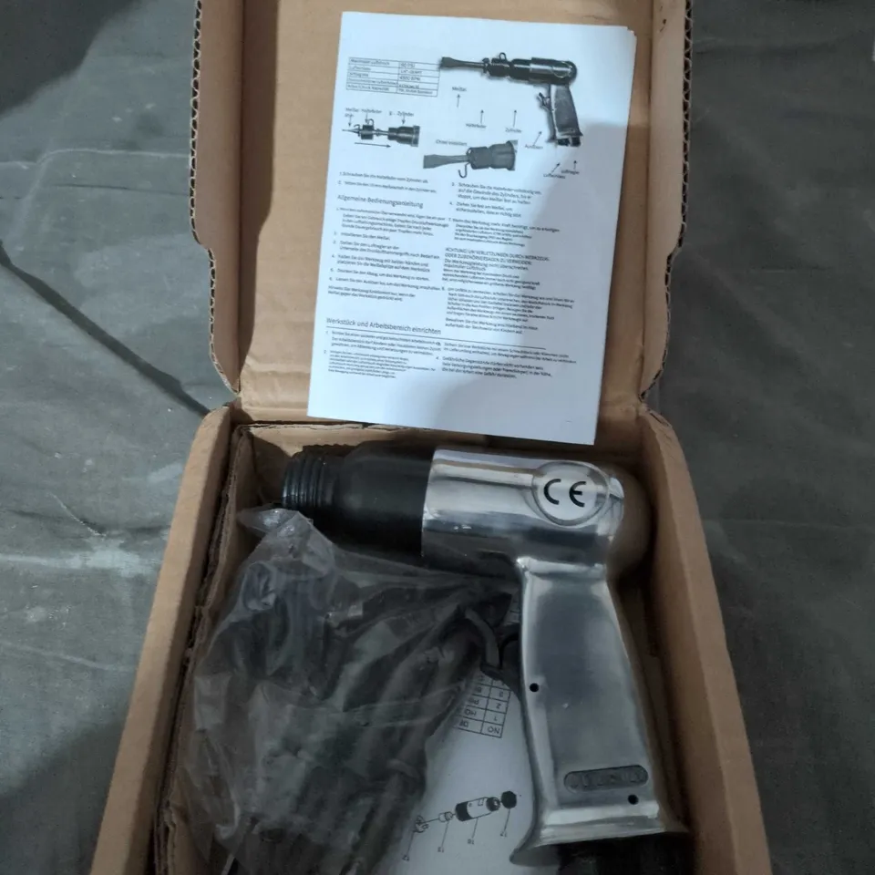 PNEUMATIC RIVET GUN / AIR HAMMER – HAND TOOL (BOXED)