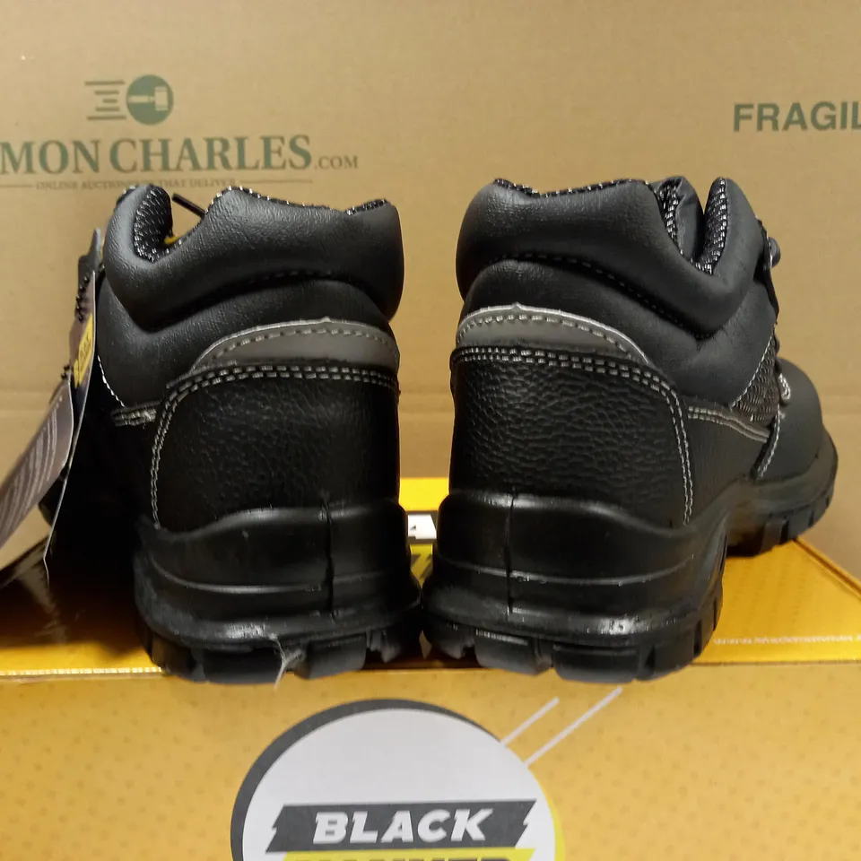 BOXED PAIR OF BLACK HAMMER STEEL TOE CAP WORK BOOTS - SIZE 9