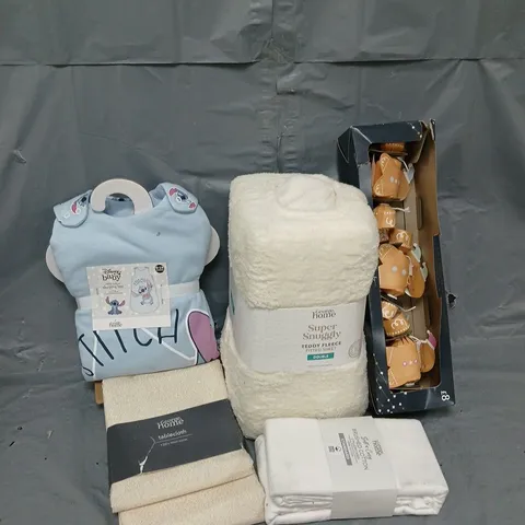 APPROXIMATELY 30 ASSORTED ITEMS TO INCLUDE BEDDING, BABY CLOTHING, TABLECLOTH, ETC - COLLECTION ONLY