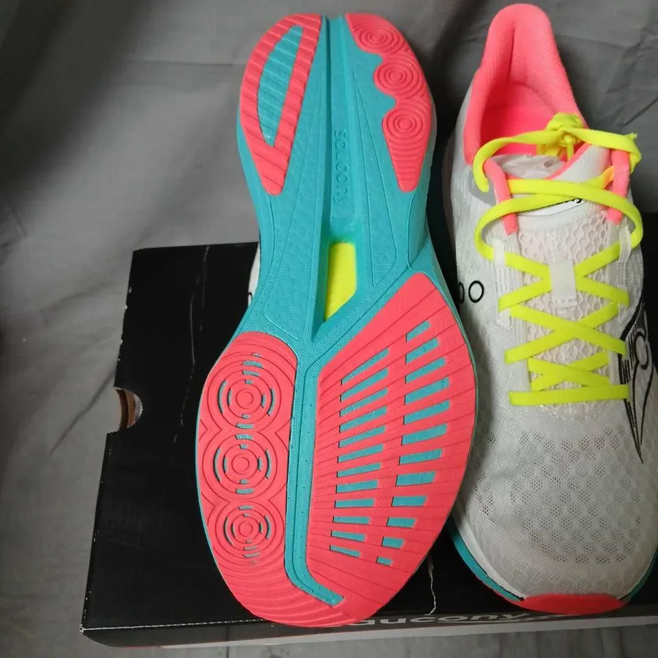 SAUCONY ENDORPHIN SPEED 5 MEN'S RUNNING SHOES – WHITE/NEON YELLOW WITH PINK INTERIOR, UK 10 (US 11)