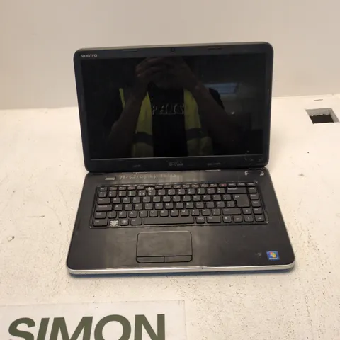 DELL VOSTRO 1540 LAPTOP – FAULTY, MISSING KEYCAPS, NOT POWER TESTED