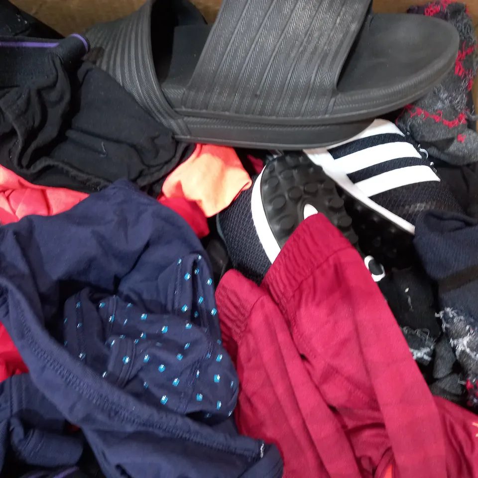BOX OF APPROXIMATELY 15 ASSORTED CLOTHING ITEMS TO INCLUDE ELLESSE SWEATPANTS IN GREY UK SIZE LARGE, ADIDAS SPORTS SHORTS IN WHITE MEDIUM, CLIMA365 LIVERPOOL FC SPORTS SHORTS IN BLACK UK SIZE MEDIUM,