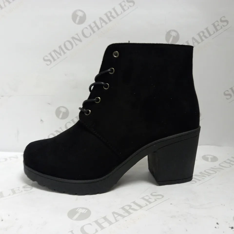 DESIGNER BLACK SUEDETTE CHUNKY HIKER BOOTS UK SIZE 5