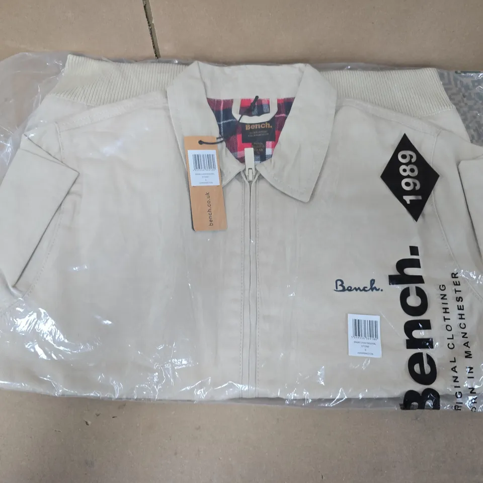 BAGGED BENCH HARRINGTON COAT IN STONE - SMALL