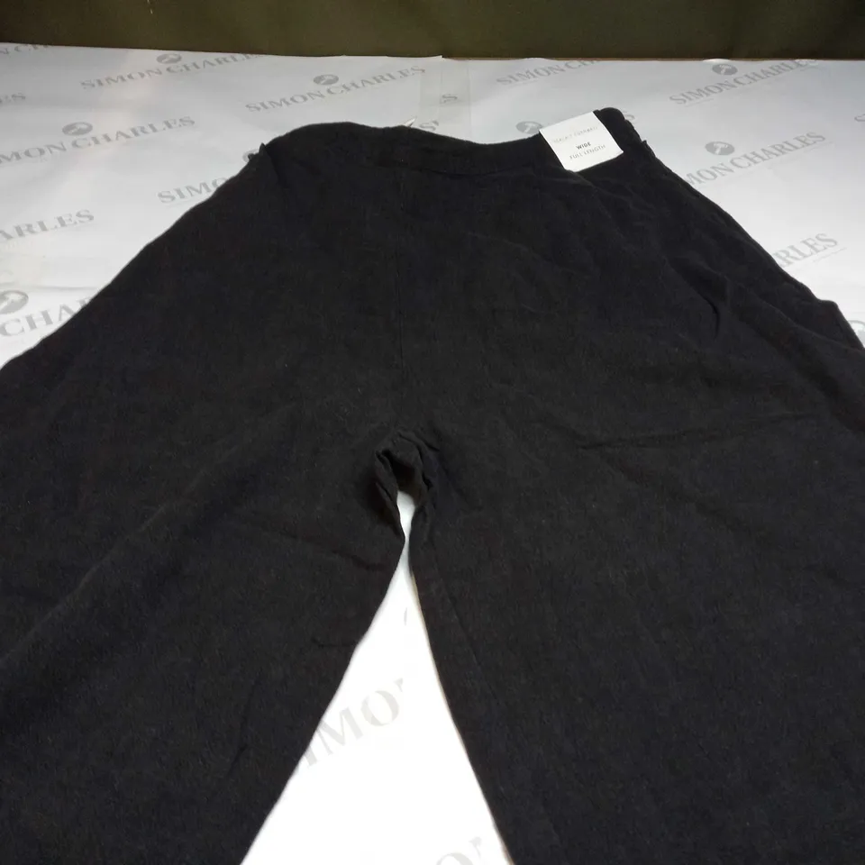 SEASALT CORNWALL WAVESCAPE TROUSERS IN ONYX - UK 14