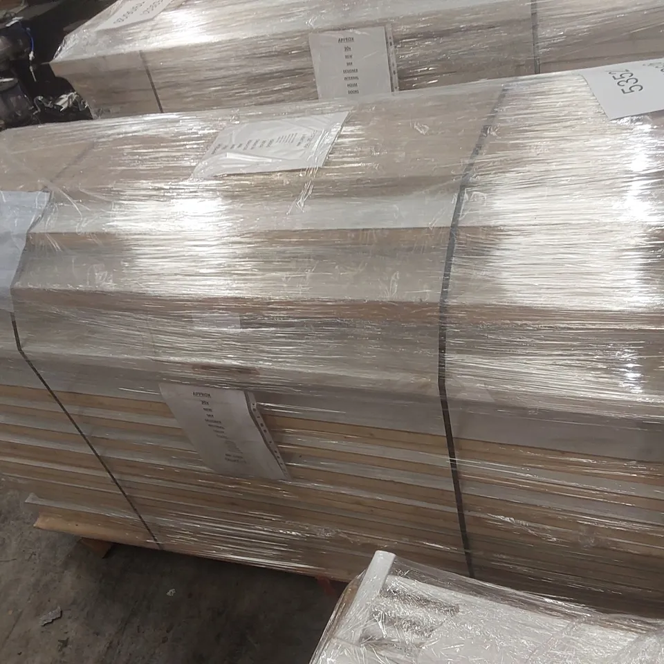 PALLET CONTAINING APPROXIMATELY 30x MIXED DESIGNER INTERNAL HOUSE DOORS