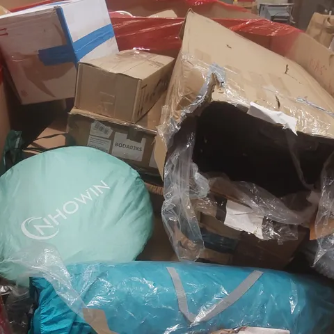 PALLET CONTAINING A VERY LARGE QUANTITY OF ASSORTED ITEMS INCLUDING: POP-UP TENT, COLAPZ TENT, SUITCASE ECT