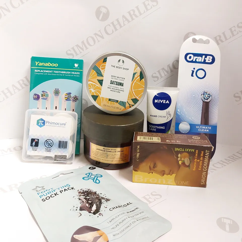 BOX OF APPROX 15 COSMETIC ITEMS TO INCLUDE NIVEA HAND CREAM, THE BODY SHOP VEGAN BODY BUTTER, ORAL-B IO REPLACEMENT HEAD