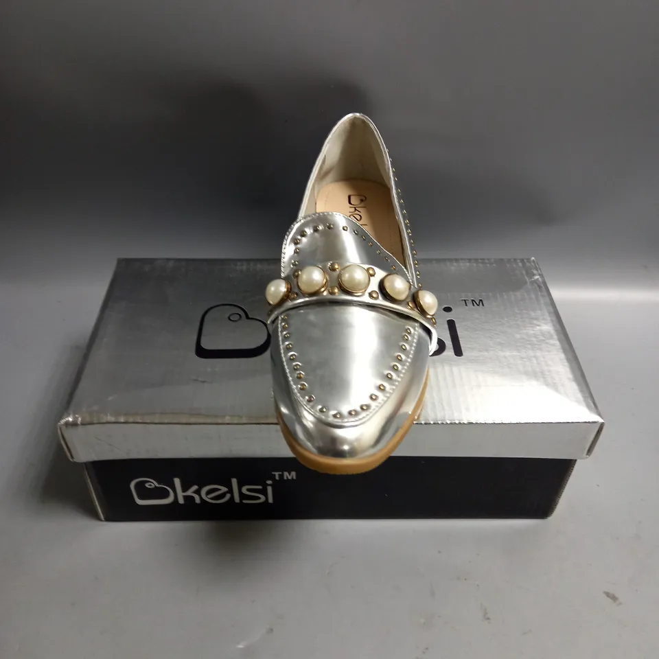 BOXED KELSI LADIES FLAT SHOES SILVER WITH BEADING DETAIL. SIZE 3