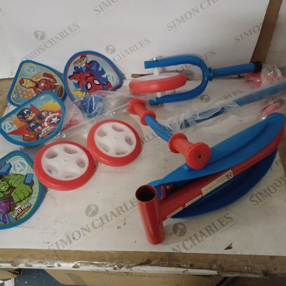 AVENGERS SUPERHERO SWITCH IT SCOOTER RRP £29.99