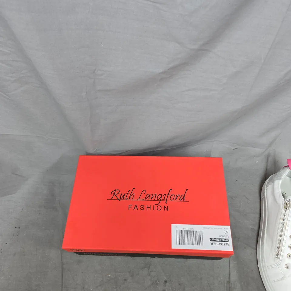 RUTH LANGSFORD RL TRAINER – WHITE LEATHER TRAINERS WITH PINK ACCENTS, UK 7 (EU 41)