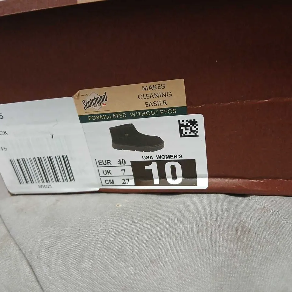 SKECHERS HANDS FREE SLIP-INS WOMEN'S BLACK SUEDE BOOTS – UK 7 (US 10, EU 40) BOXED