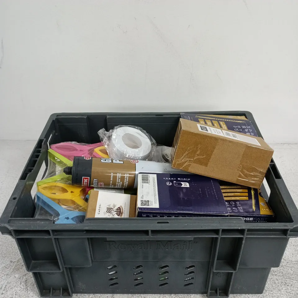  APPROXIMATELY 20 ASSORTED ITEMS INCLUDING URA2T BEACH TOWEL CLIPS, GOHOBI JAPENESE KENZAN FOR FLORAL ART AND IKEBANA AND FORGE FAST ELITE PERFORMANCE WOODSCREW