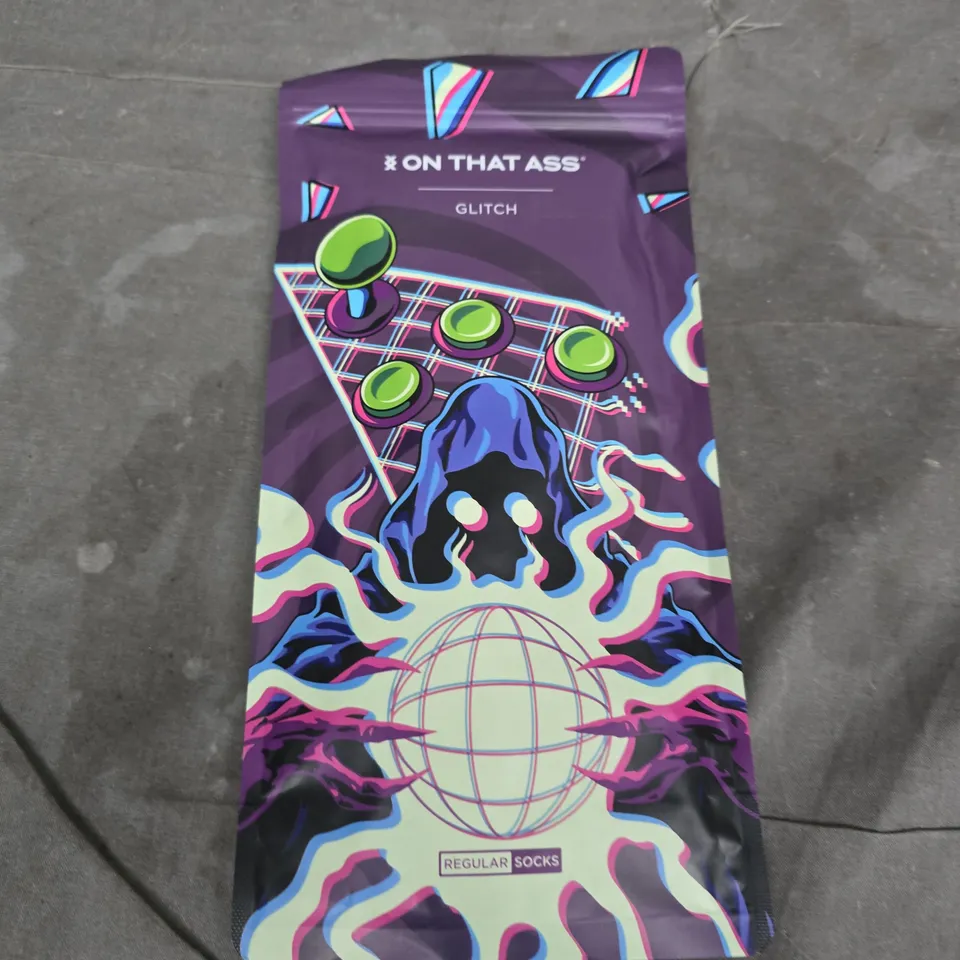 ON THAT ASS GLITCH SOCKS – REGULAR SOCKS