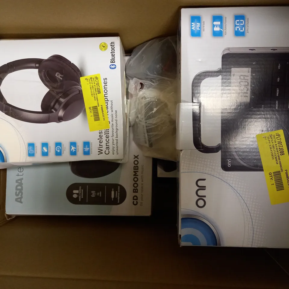 LOT OF APPROXIMATELY 12 ELECTRICAL ITEMS, TO INCLUDE CHARGER, SPEAKER, ETC