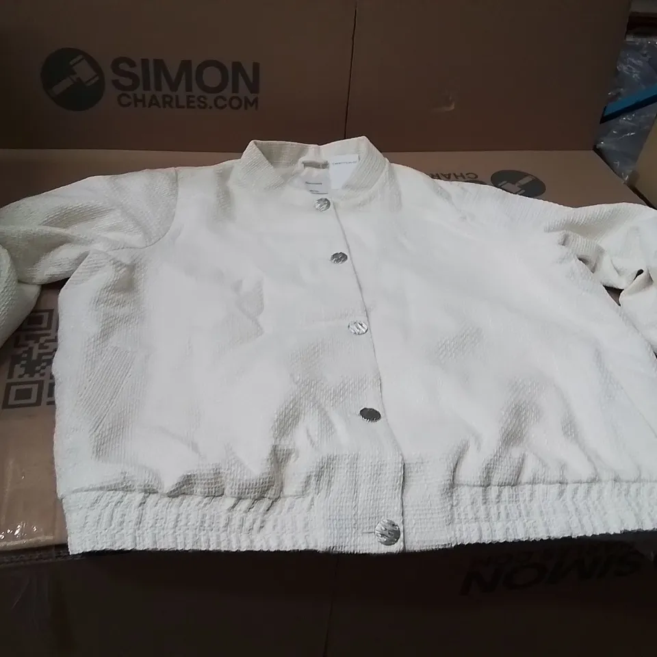 BOXED BRAND NEW APPROXIMATELY 4 JD WILLIAMS BOUCLE BOMBER JACKET CREAM SIZE 24
