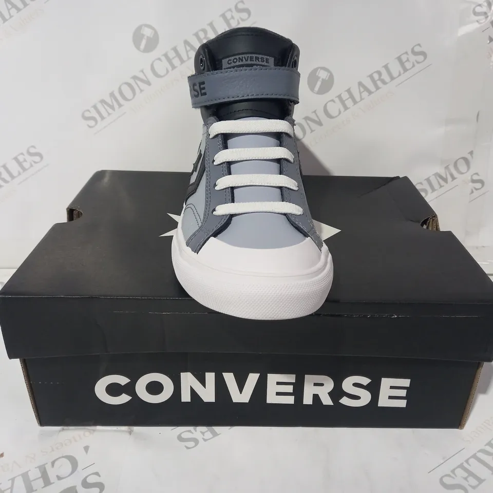 BOXED PAIR OF CONVERSE SHOES IN BLUE/BLACK UK SIZE 2.5