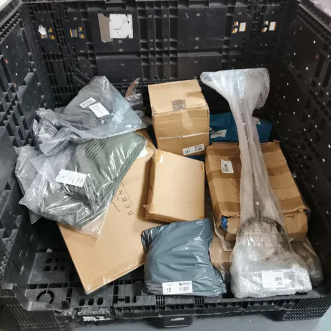 APPROXIMATELY 20 ASSORTED ITEMS INCLUDING BERNINI HYDROHOSE , LAWN AERATOR TOOL , HAND RESCUE HAND CREAM AND WATERPROOF TROUSERS