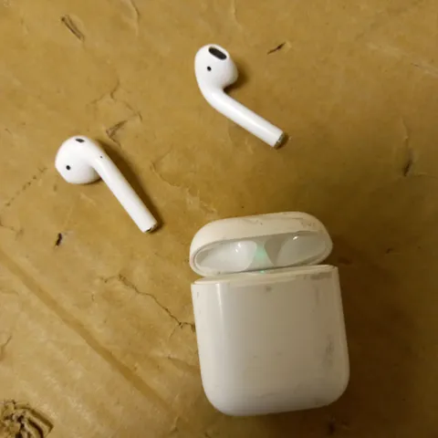 APPLE AIRPODS