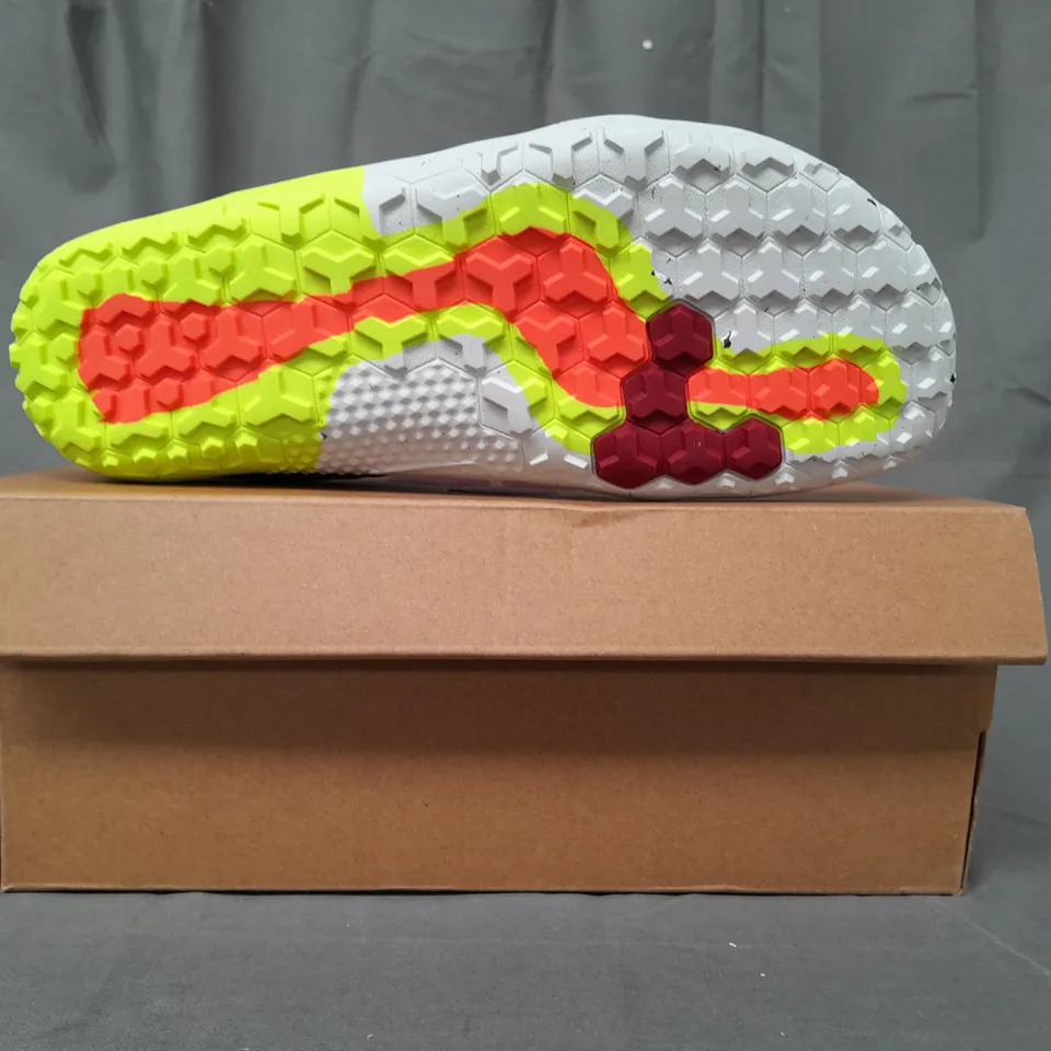 BOXED PAIR OF VIVOBAREFOOT PRIMUS TRAIL III SHOES IN ULTIMATE GREY UK SIZE 5