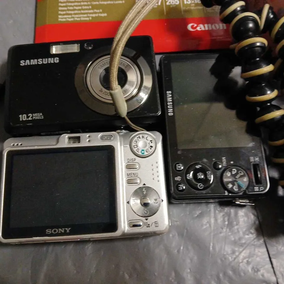 LOT OF 10 ASSORTED CAMERA ITEMS TO INCLUDE MINI PRINTER, SAMSUNG DIGITAL CAMERAS AND POLAROID FILM