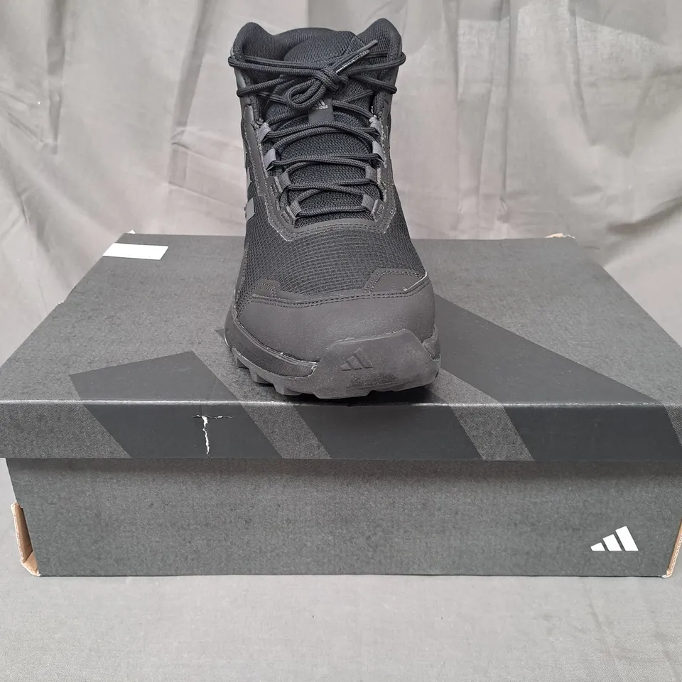BOXED PAIR OF ADIDAS EASTRAIL 2 MID SHOES IN BLACK UK SIZE 10.5