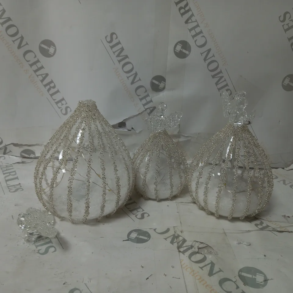 BOXED JULIEN MACDONALD SET 3 PRELIT GLASS ANGELS 