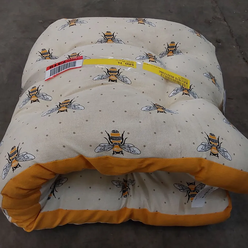 BELLISSIMA BUMBLEBEE PATTERN BENCH SEAT PAD (1 ITEM)