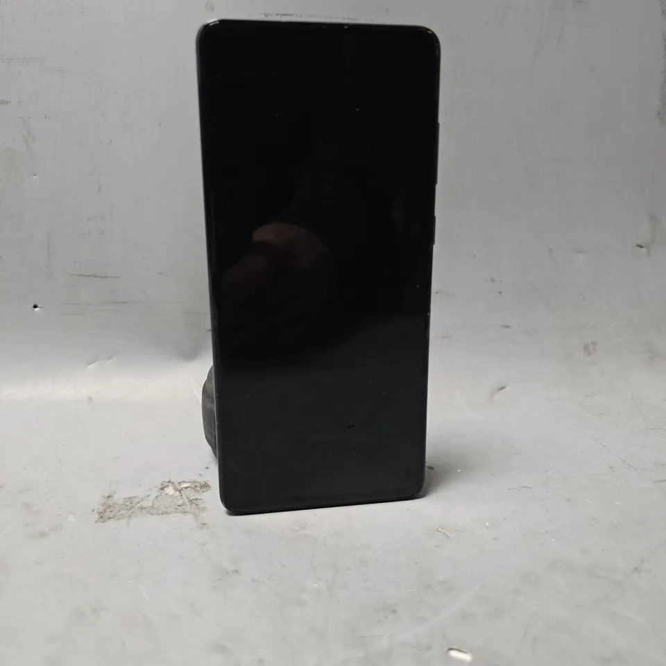 SAMSUNG MOBILE PHONE - MODEL UNSPECIFIED 