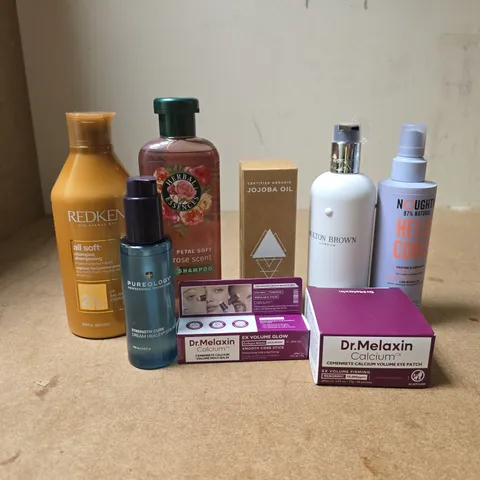 TOTE OF APPROXIMATELY 20 ASSORTED COSMETIC ITEMS TO INCLUDE DR MELAXIN, RED KEN, HERBAL ESSENCES, MOLTON BROWN, HELLO CURLS PRIMER ETC