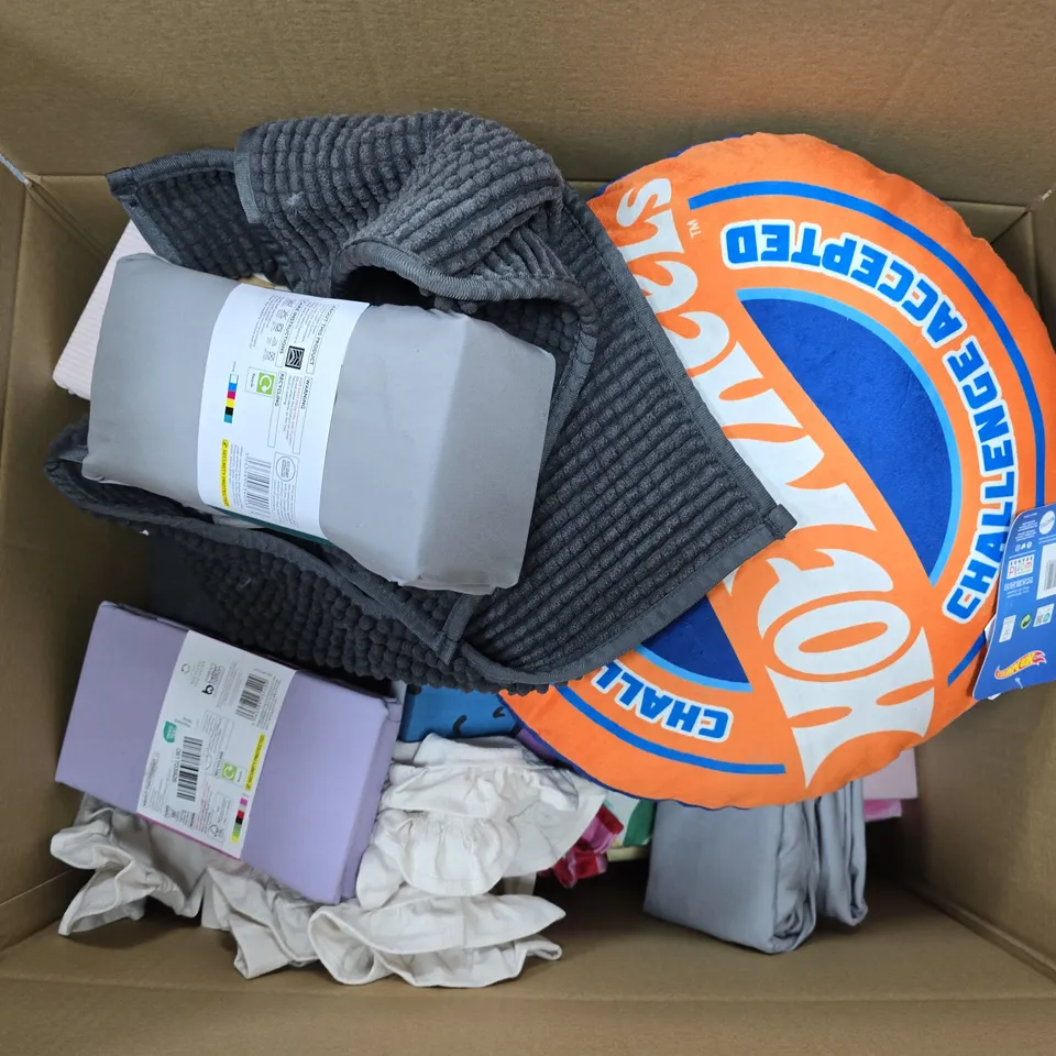 APPROXIMATELY 20 ASSORTED HOMEWARE ITEMS TO INCLUDE HOT WHEELS PILLOW, DOUBLE SOFT TOUCH FITTED SHEET, EASY CARE REVERSIBLE DUVET SET DOUBLE, ETC - COLLECTION ONLY