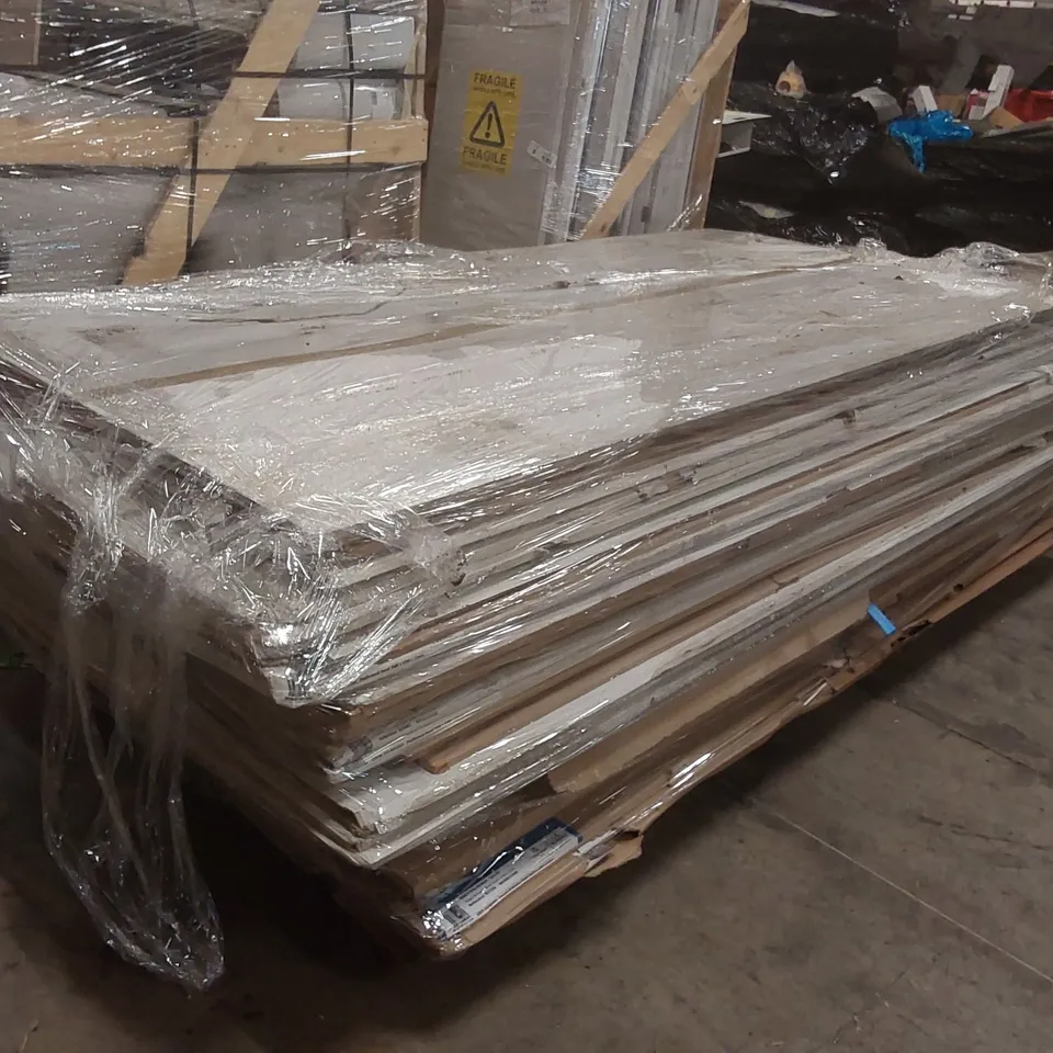 PALLET CONTAINING APPROXIMATELY 40x MIXED SIZED DESIGNED SHOWER PANELS