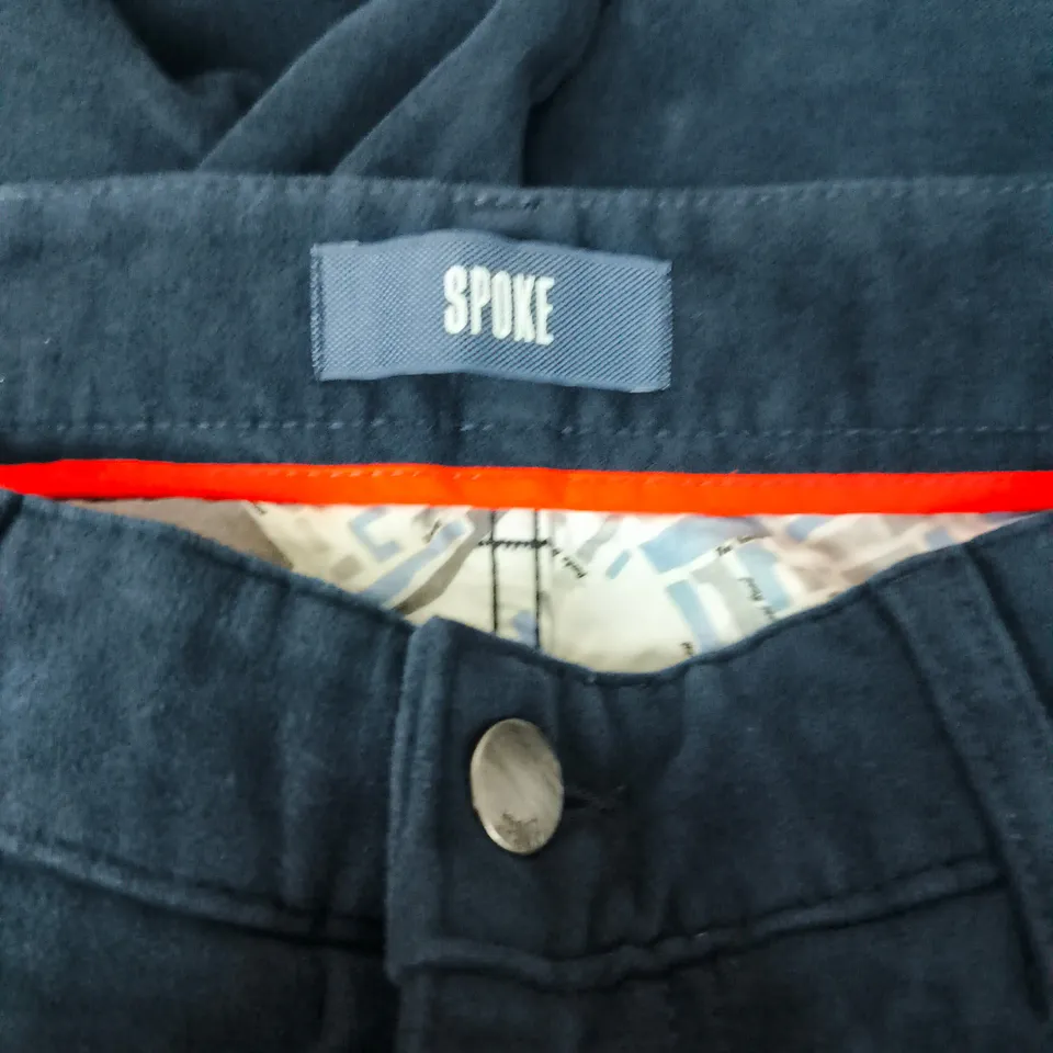 2 PARS OF SPOKE MEN'S JEANS, DARK NAVY, WAIST 33 (BUILD B)