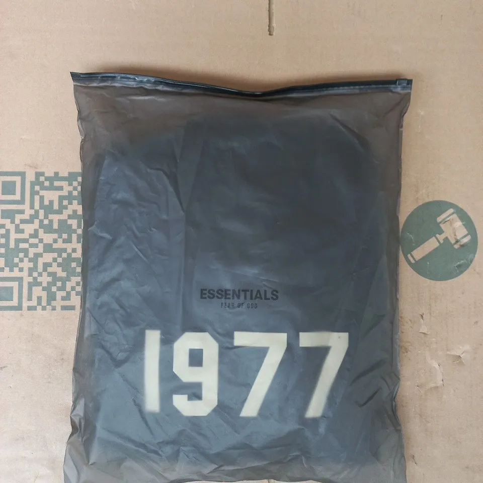 BAGGED ESSENTIALS FEAR OF GOD HOODIE IN IRON SIZE SMALL
