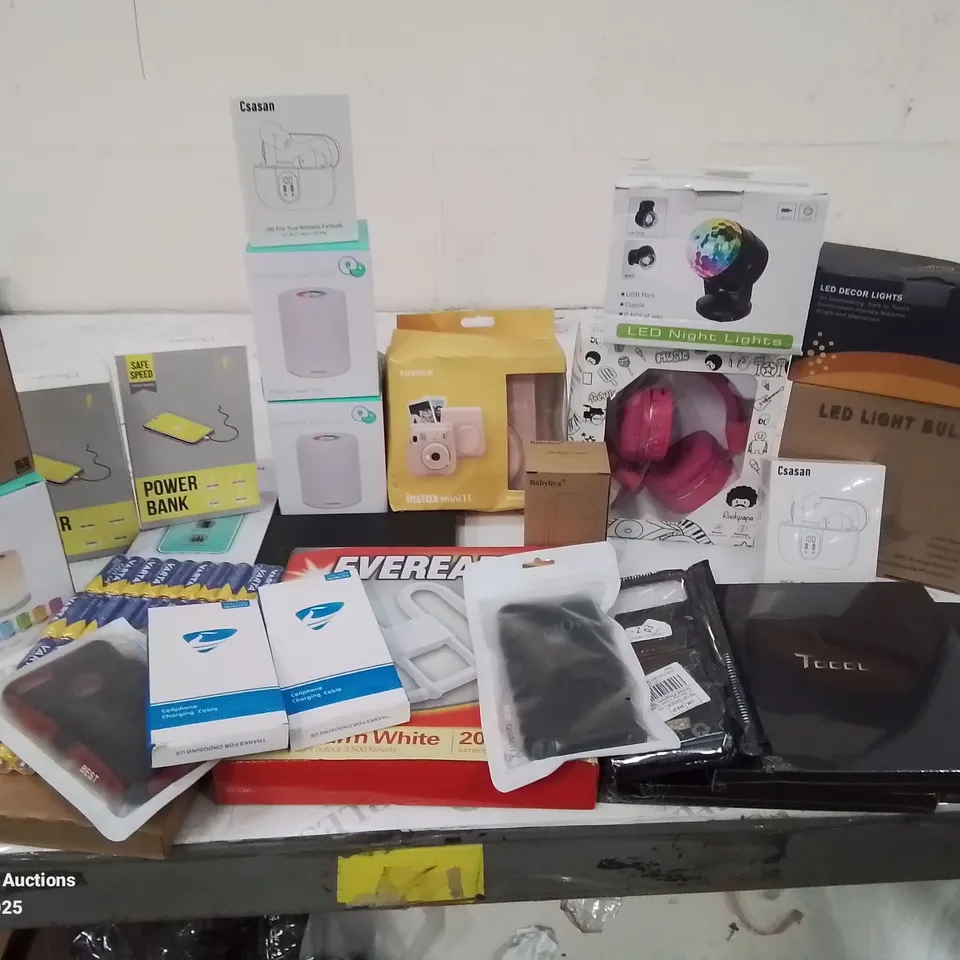 BOX CONTAINING LARGE AMOUNT OF BOXED ELECTRICAL ITEMS TO INCLUDE: AA BATTERIES, NIGHT LIGHTS, POWER BANKS, LED NIGHT LIGHTS, HEADPHONES, INSTAX CARRY CASE, EARPHONES AND LOTS MORE.