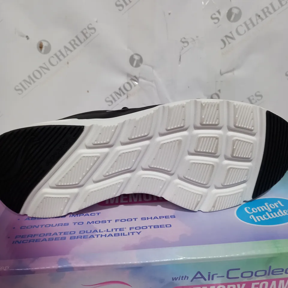 BOXED PAIR OF SKECHERS AIR COURT TRAINERS IN BLACK SIZE 6