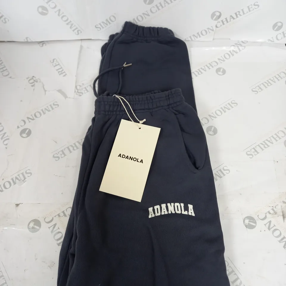 ADANOLA VARSITY OVERSIZED SWEATPANTS SIZE M